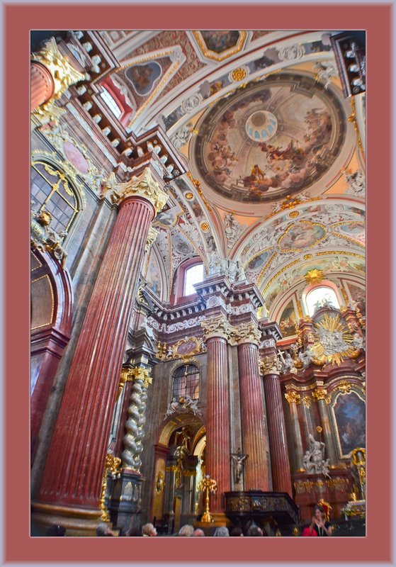 Poznan Mary Mag Int 06.jpg