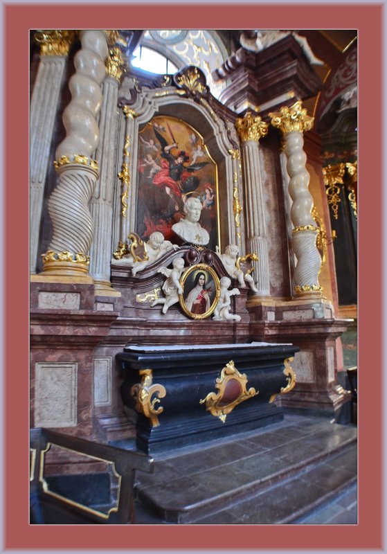 Poznan Mary Mag Int 07.jpg