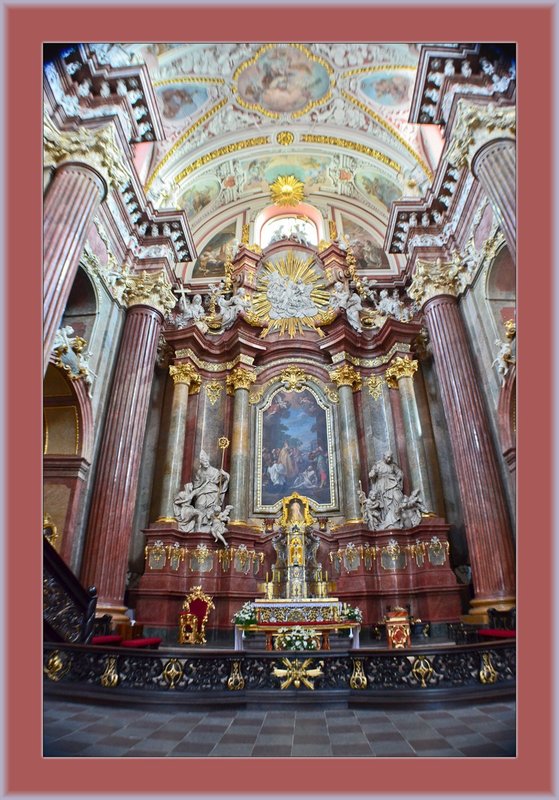 Poznan Mary Mag Int 09.jpg