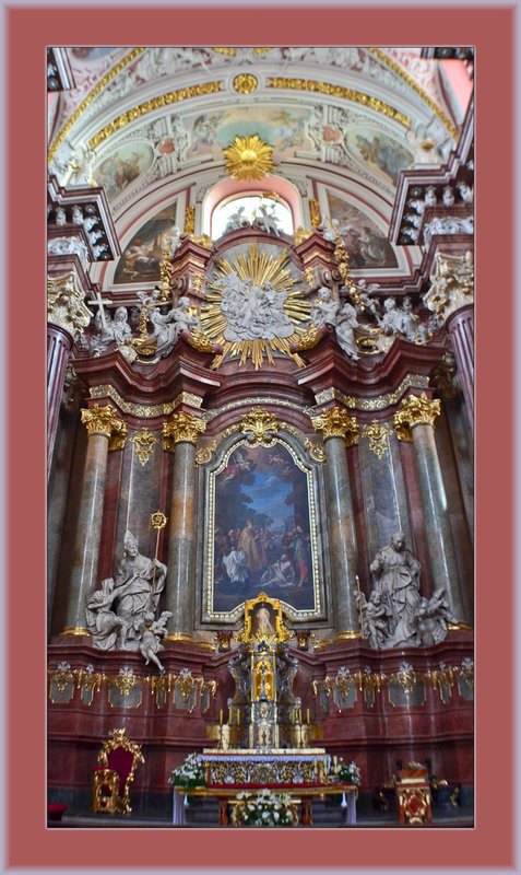 Poznan Mary Mag Int 12.jpg