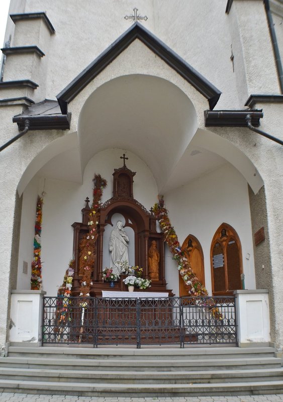 Shrine of Our Lady Ludzmierz Ext 06.jpg