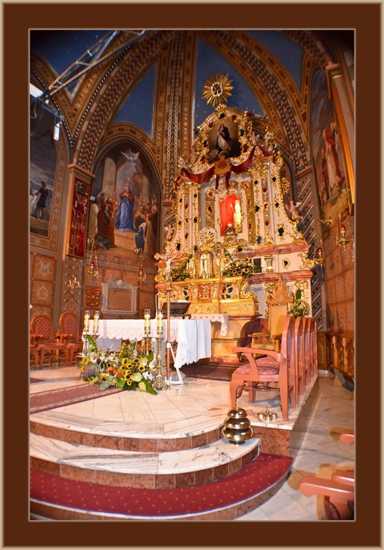 Shrine of Our Lady Ludzmierz Int 01.jpg