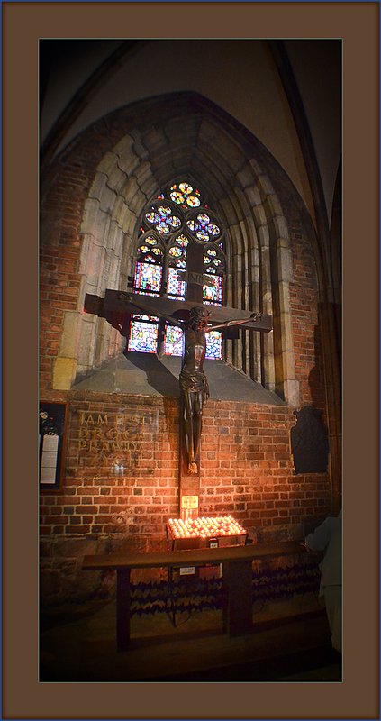 St Eliz Crux 02.jpg