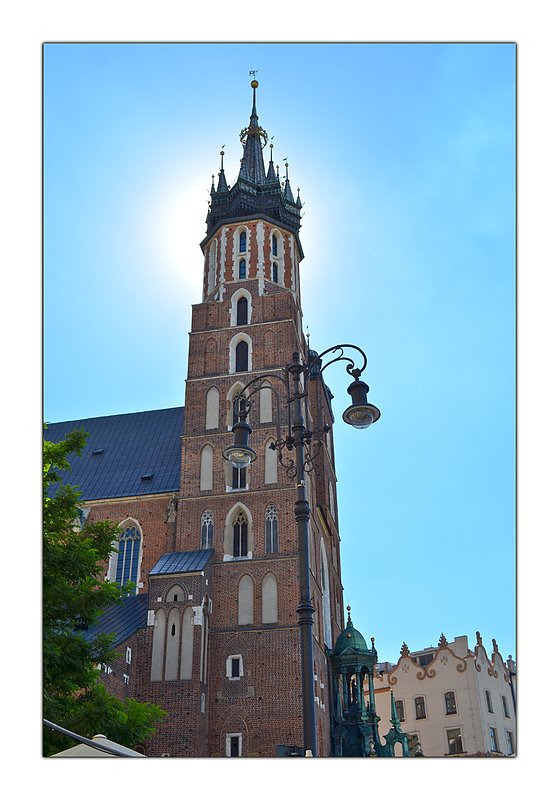 St Marys Basilica 04.jpg :: Old Town Square, Krakow, Poland
