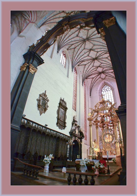Torun Church Int 03.jpg