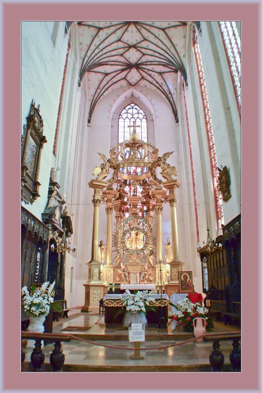 Torun Church Int 04.jpg