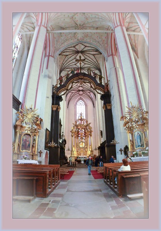 Torun Church Int 08.jpg