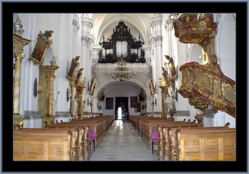 Tzebnica Church Int 02psd copy.jpg
