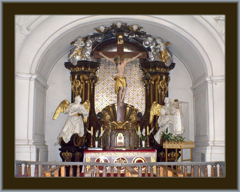 Tzebnica Church Int 04 copy.jpg