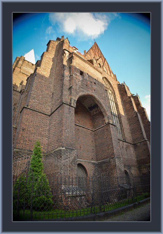 Wroclaw Church Ext 03.jpg