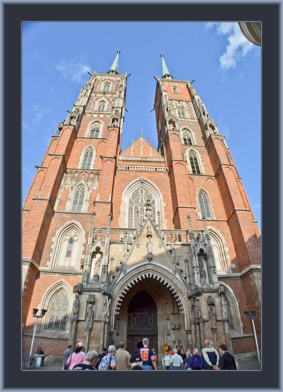 Wroclaw Church Ext 11.jpg