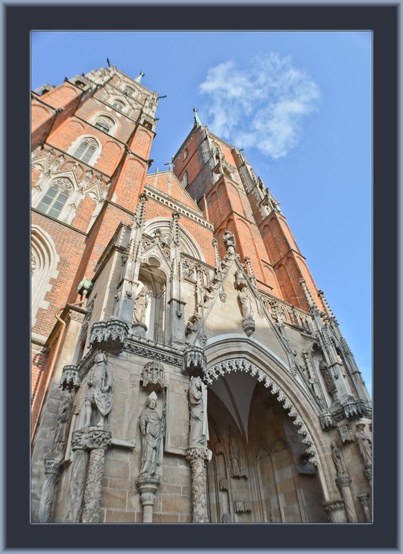 Wroclaw Church Ext 13.jpg