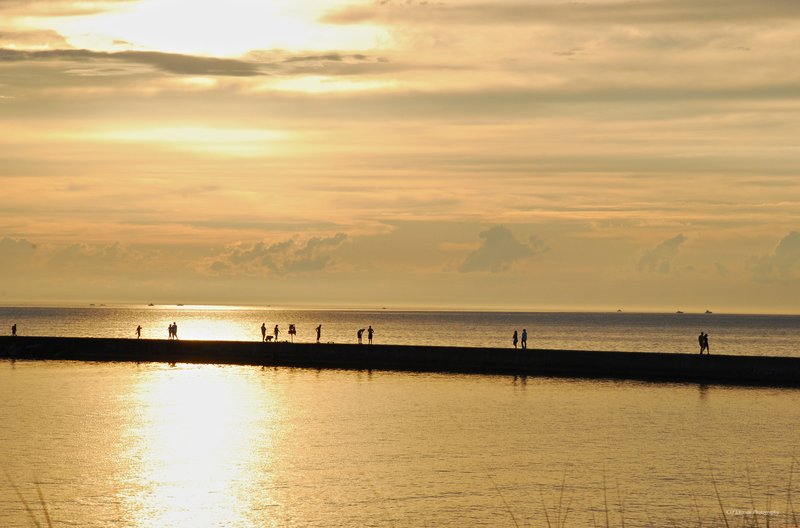 Frankfort seawall sunset.jpg