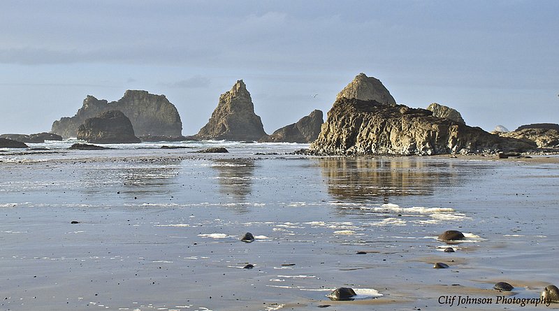 Oregon Coast tunnel viewT 7x12 0893.jpg