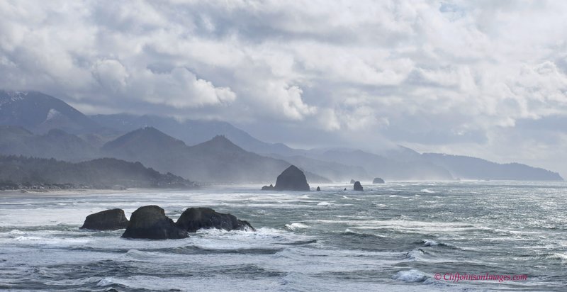 Oregon cloudy coast 16x8 1133.jpg