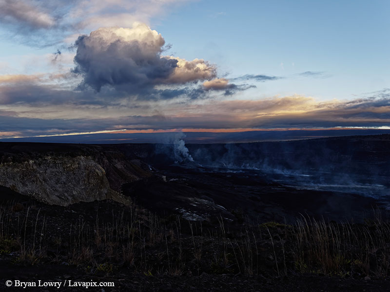 _BJL7657 - 32625 G9.jpg :: The white-tailed tropicbird, also known as Koa?'e kea in Hawaiian, is a seabird that breeds on tropical islands and lives in the crater walls of Kilauea volcanoes' Halemaumau Vent.
Adults have a 3' wingspan.
Episode 15 eruption Lava fountain, Kilauea volcano, Hawaii Volcanoes National Park, The Big Island of Hawaii. 3-26-25