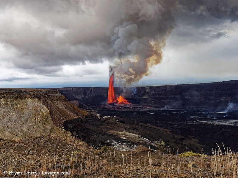 _BJL7769 - 32625 G9.jpg :: The white-tailed tropicbird, also known as Koa?'e kea in Hawaiian, is a seabird that breeds on tropical islands and lives in the crater walls of Kilauea volcanoes' Halemaumau Vent.
Adults have a 3' wingspan.
Episode 15 eruption Lava fountain, Kilauea volcano, Hawaii Volcanoes National Park, The Big Island of Hawaii. 3-26-25