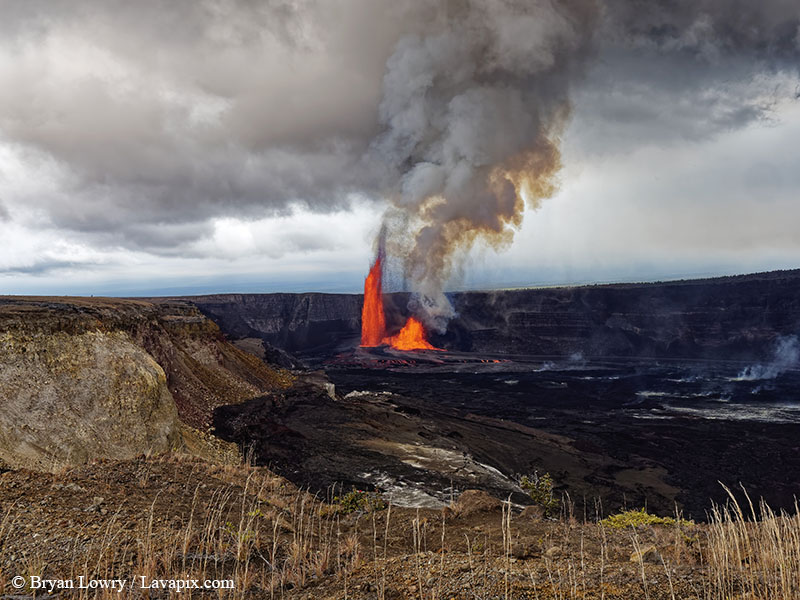 _BJL7772 - 32625 G9.jpg :: The white-tailed tropicbird, also known as Koa?'e kea in Hawaiian, is a seabird that breeds on tropical islands and lives in the crater walls of Kilauea volcanoes' Halemaumau Vent.
Adults have a 3' wingspan.
Episode 15 eruption Lava fountain, Kilauea volcano, Hawaii Volcanoes National Park, The Big Island of Hawaii. 3-26-25
