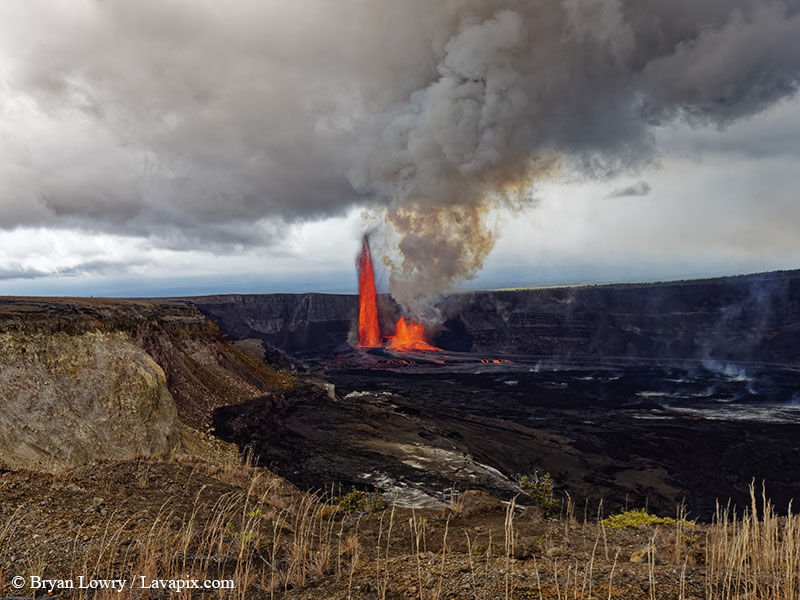 _BJL7778 - 32625 G9.jpg :: The white-tailed tropicbird, also known as Koa?'e kea in Hawaiian, is a seabird that breeds on tropical islands and lives in the crater walls of Kilauea volcanoes' Halemaumau Vent.
Adults have a 3' wingspan.
Episode 15 eruption Lava fountain, Kilauea volcano, Hawaii Volcanoes National Park, The Big Island of Hawaii. 3-26-25