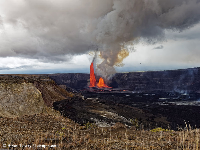 _BJL7782 - 32625 G9.jpg :: The white-tailed tropicbird, also known as Koa?'e kea in Hawaiian, is a seabird that breeds on tropical islands and lives in the crater walls of Kilauea volcanoes' Halemaumau Vent.
Adults have a 3' wingspan.
Episode 15 eruption Lava fountain, Kilauea volcano, Hawaii Volcanoes National Park, The Big Island of Hawaii. 3-26-25