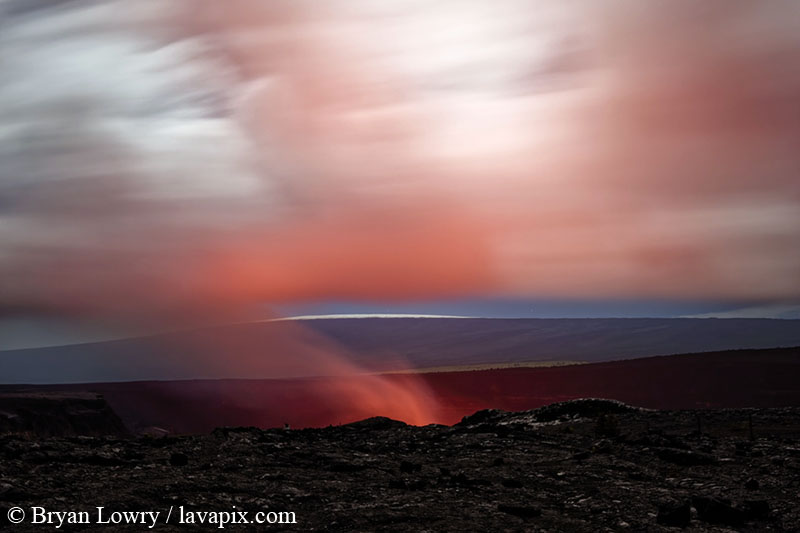 600x.jpg :: Full moon, Summit eruption, Kilauea volcano, Hawaii Volcanoes National Park, Big Island of Hawaii