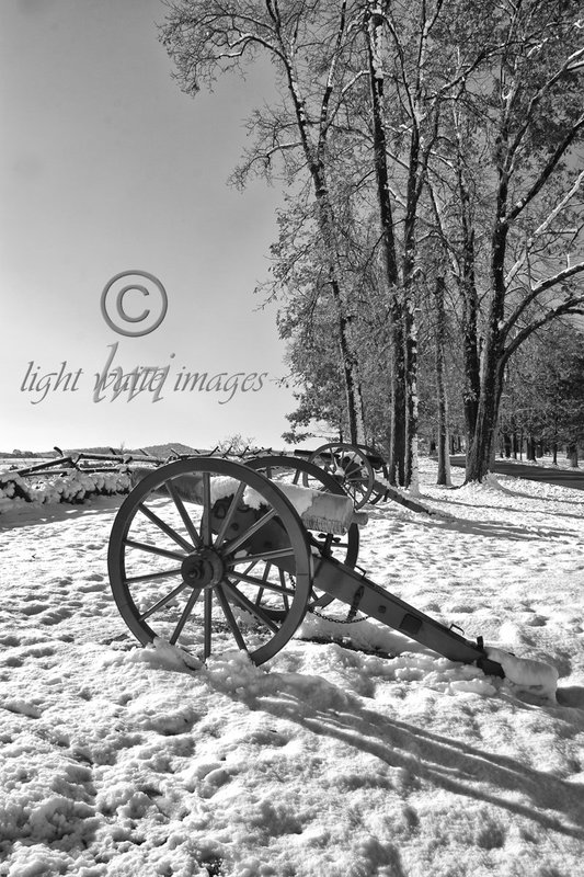 Cannon bright snow_bw.jpg