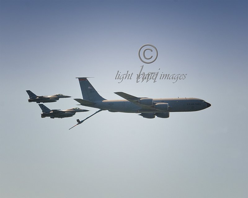KC-135 F-16s.jpg :: KC-135 refueling F-16s