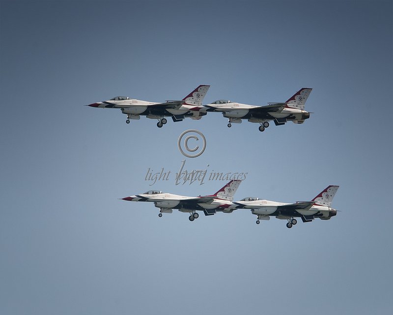 Thunderbirds Landing formation.jpg :: Thunderbirds Landing Formation