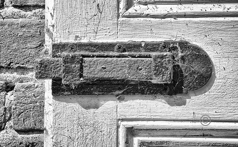 Tinicum latch.jpg