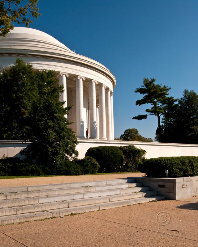 daytime jefferson monument.jpg