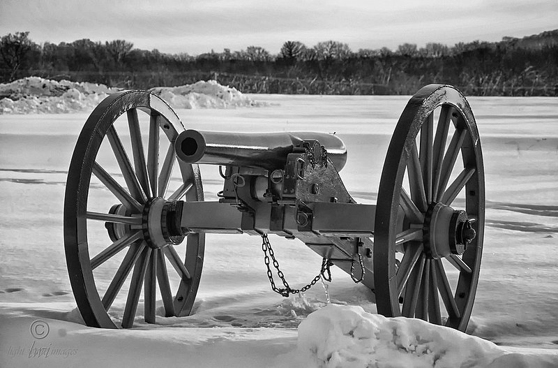sunrise winter cannon bw.jpg