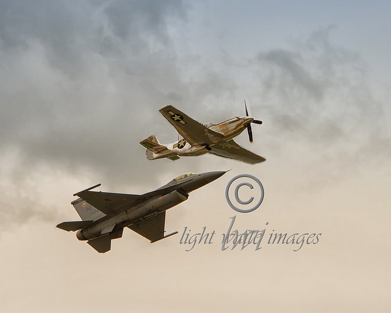 F-16  P-51 Heritage from below.jpg :: F-16 & P-51 Heritage from below