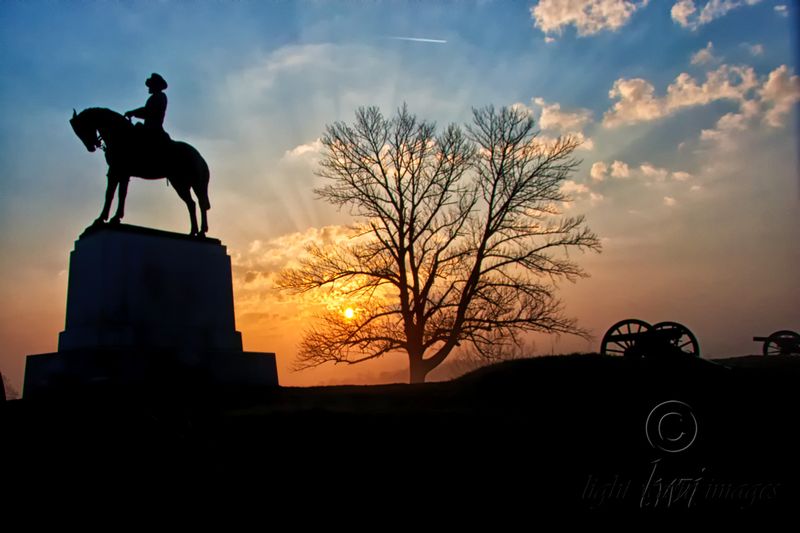Howard at Dawn with Cannon.jpg :: General Howard at Dawn with Cannons