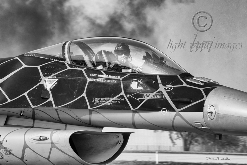 F-16 Viper Pilot BW.jpg