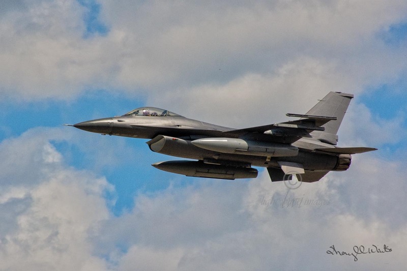 F-16 in clouds.jpg :: F-16 in Clouds