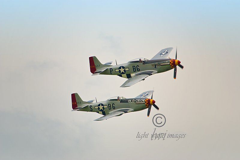 P-51 Mustang Pair.jpg :: P-51 Mustang Pair