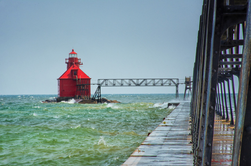 Sturgeon Bay Ship Canal Pierhead Lighthouse 2.jpg