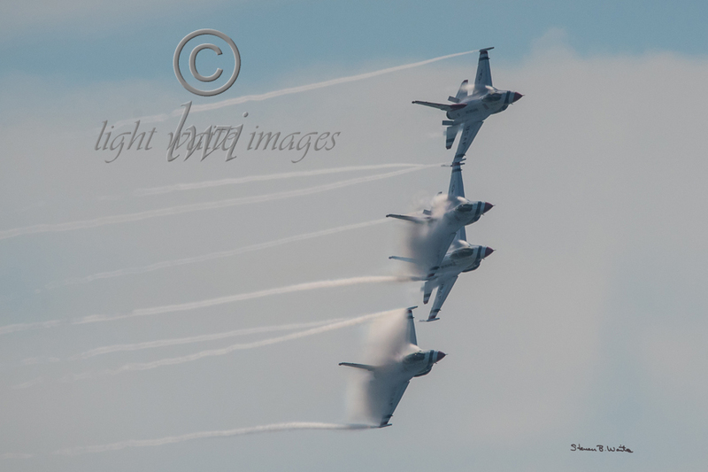 Thunderbirds Formation Wing Vapor.jpg