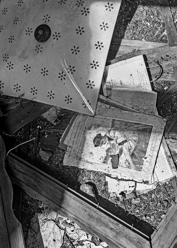 abandoned-book_8866bw-57.jpg