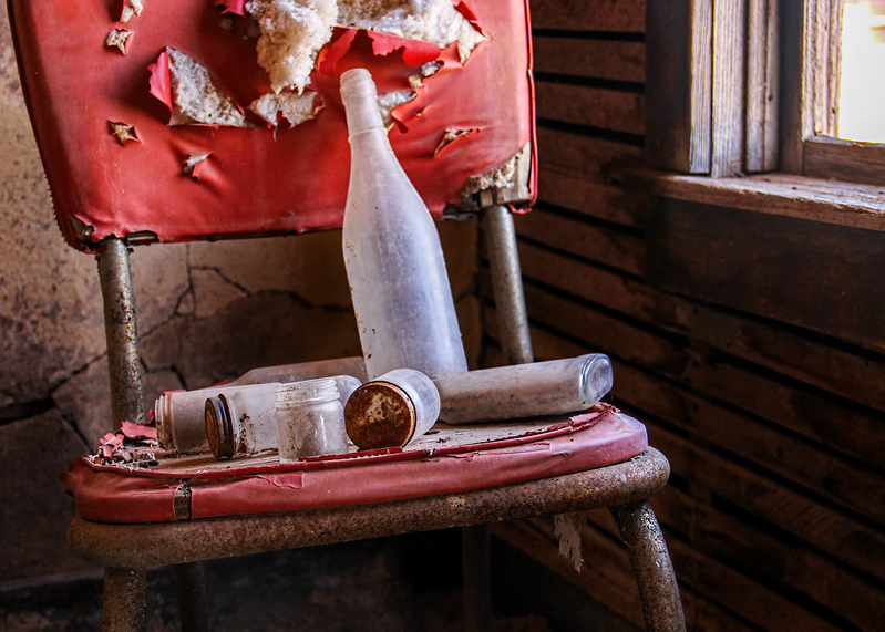 abandoned-chair_4525-75.jpg