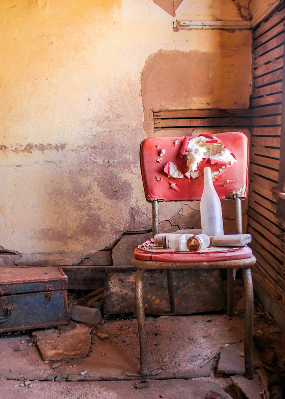 abandoned-chair_4529-57.jpg