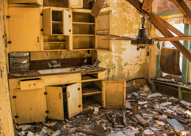 abandoned-kitchen_4489-75.jpg