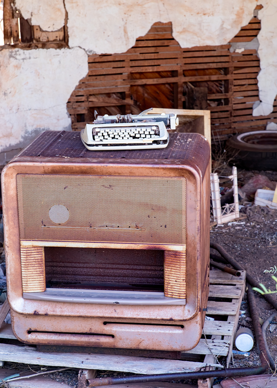 abandoned-tv_8880-75.jpg