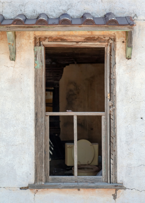 abandoned-windowr_8901-57.jpg