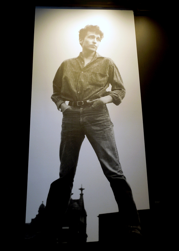 bob dylan center011.jpg
