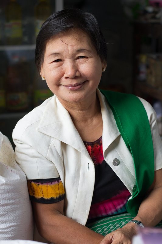 20121125Market-9107.jpg :: Selling rice at the market