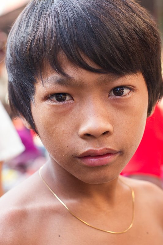 20121125Market-9126.jpg :: A young boy at the market