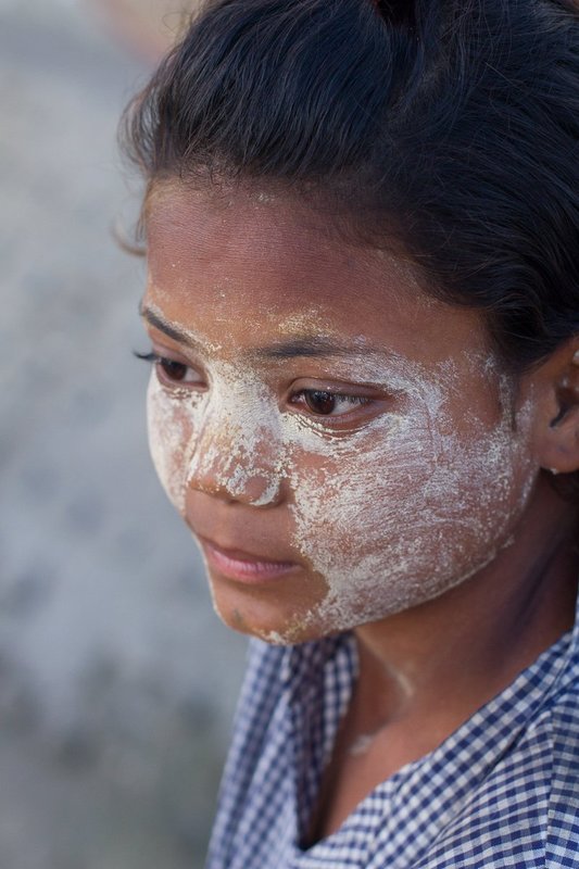 20121126Jetty-9571.jpg :: Young girl with Na Khar on her face
