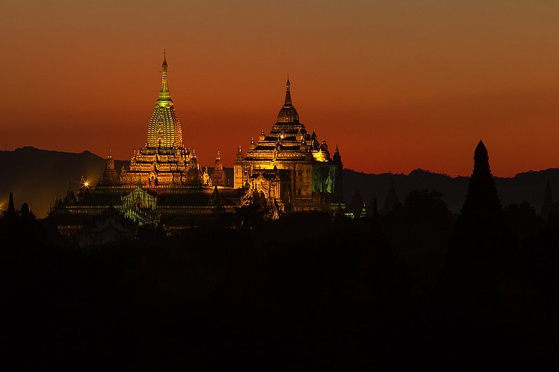 20121128BaganFullMoonFestivalSunset-0471.jpg