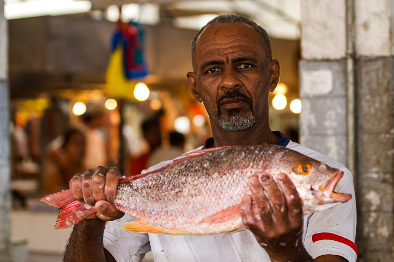2013080913Colon-2616.jpg :: Fisherman at market in Colon